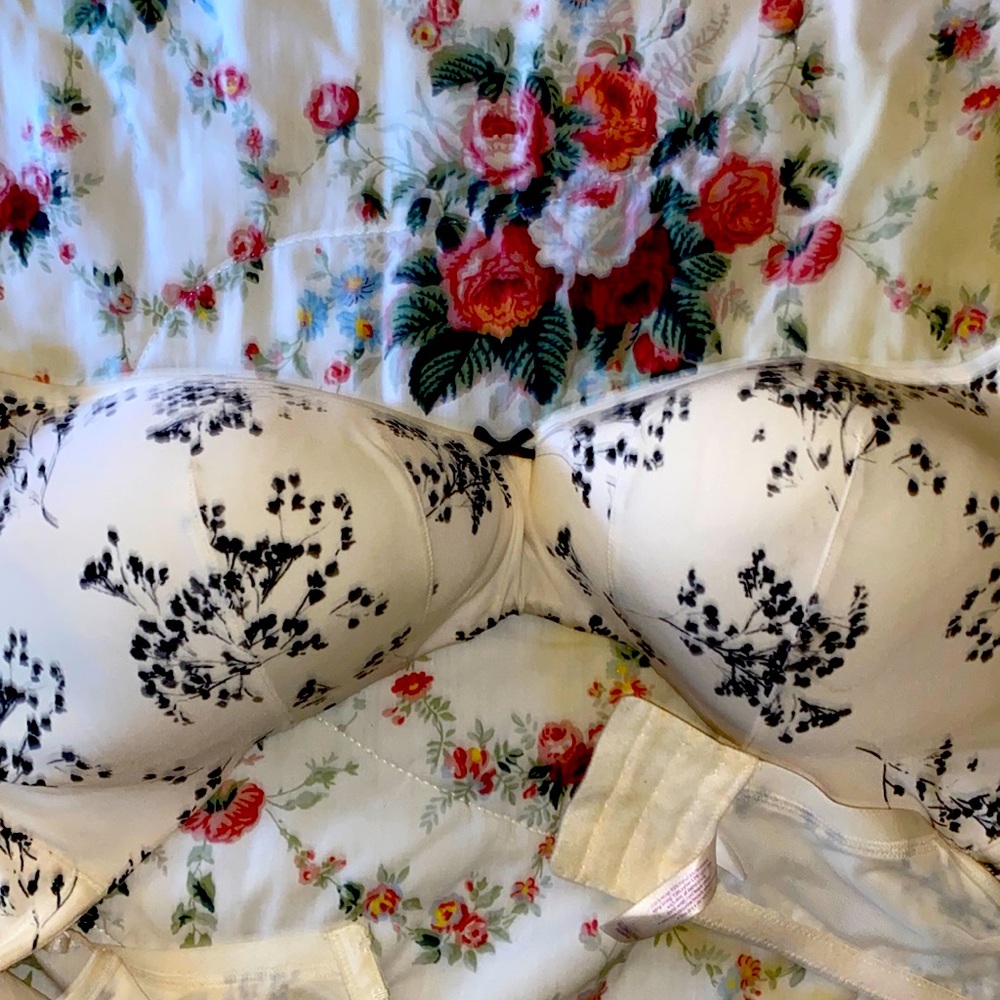 Pretty design d Cacique padded bra so 46c